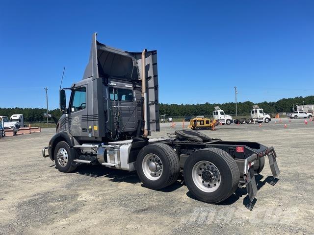 Volvo VNR Vetopöytäautot