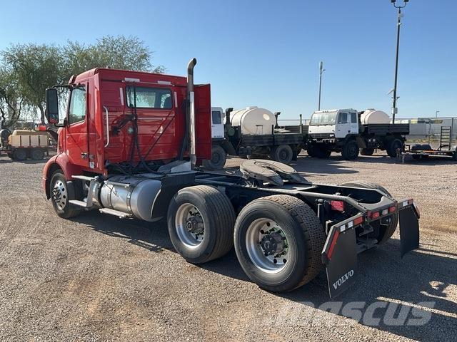 Volvo VNR Vetopöytäautot