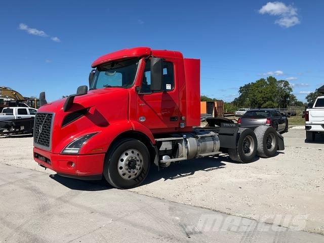 Volvo VNR Vetopöytäautot