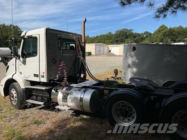 Volvo VNR Vetopöytäautot