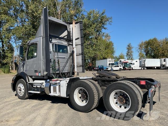 Volvo VNR 300 Vetopöytäautot