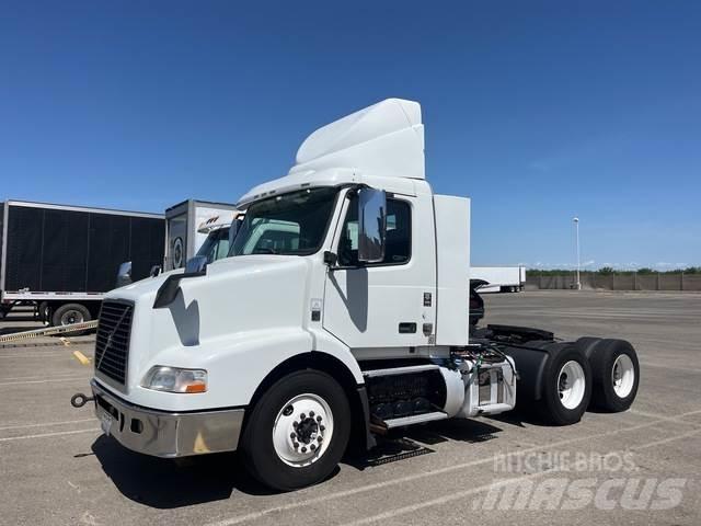 Volvo VNR64T Vetopöytäautot