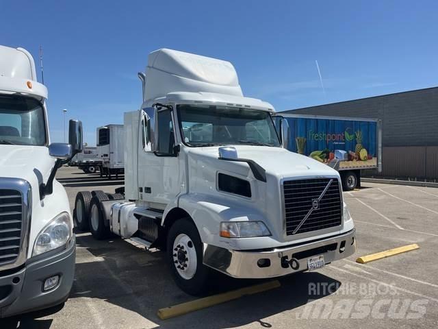 Volvo VNR64T Vetopöytäautot