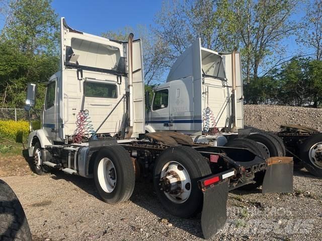 Volvo VNR64T Vetopöytäautot