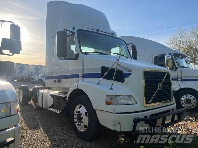 Volvo VNR64T Vetopöytäautot