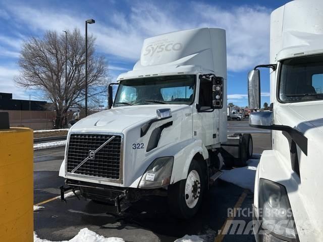 Volvo VNR64T Vetopöytäautot