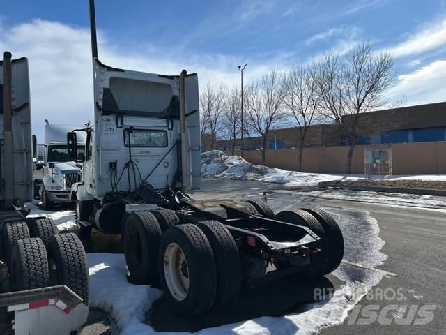 Volvo VNR64T Vetopöytäautot