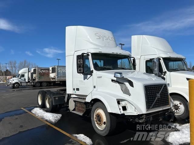 Volvo VNR64T Vetopöytäautot
