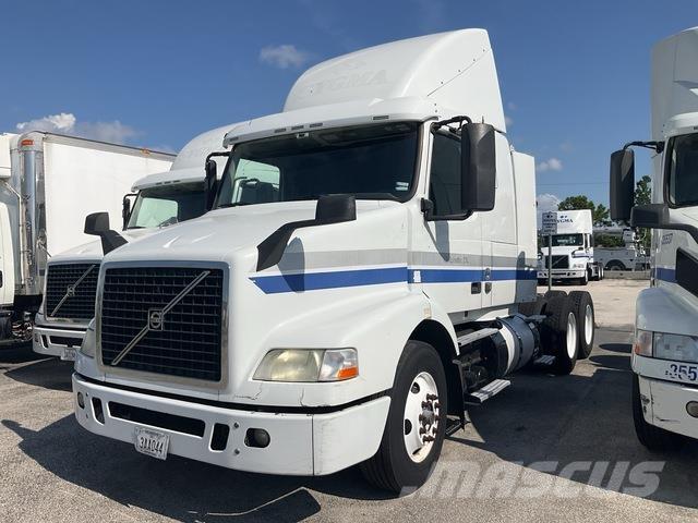 Volvo VNR64T Vetopöytäautot