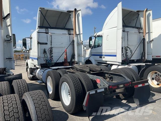 Volvo VNR64T Vetopöytäautot