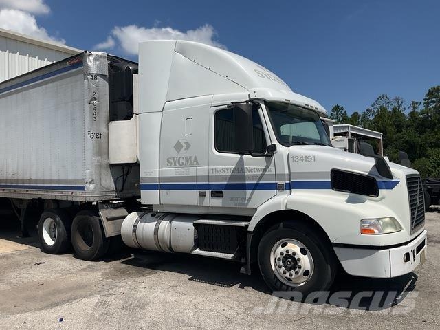 Volvo VNR64T Vetopöytäautot