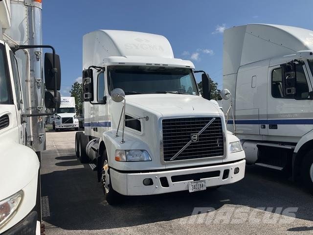 Volvo VNR64T Vetopöytäautot