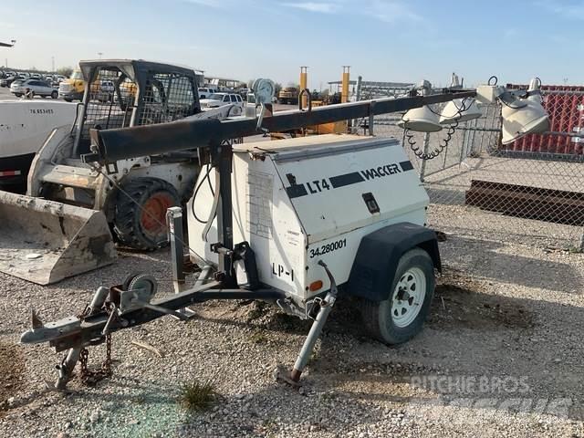Wacker LT4 Valopylväät
