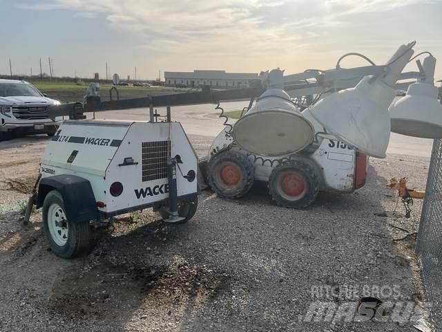 Wacker LT4 Valopylväät