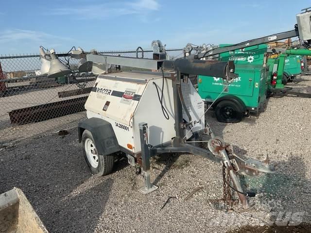 Wacker LT4 Valopylväät