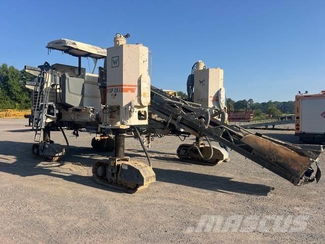 Wirtgen SP25i Betonin levittäjät