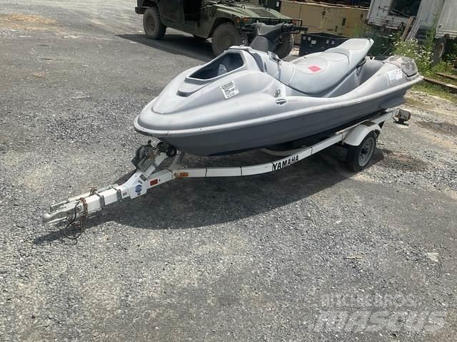 Yamaha  Veneet, proomut ja ponttoonit