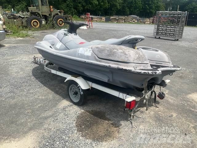 Yamaha  Veneet, proomut ja ponttoonit