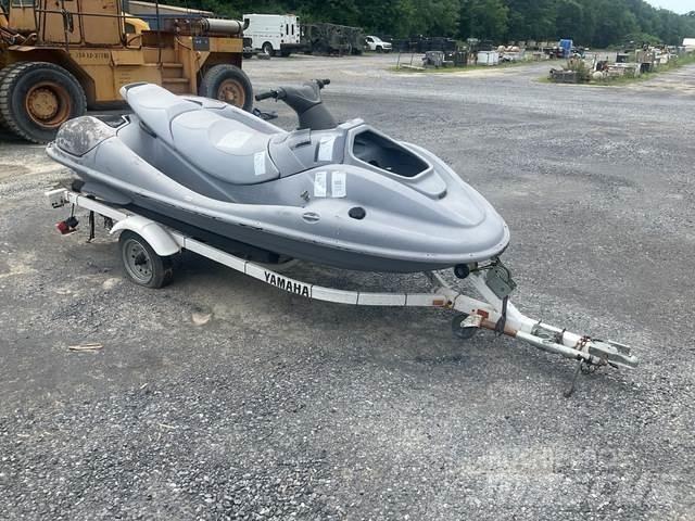 Yamaha  Veneet, proomut ja ponttoonit