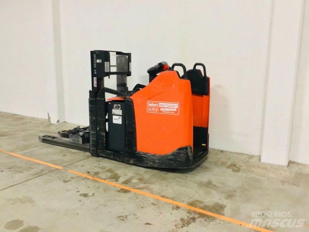 BT SPE200D Ajettavat pinoamisvaunut