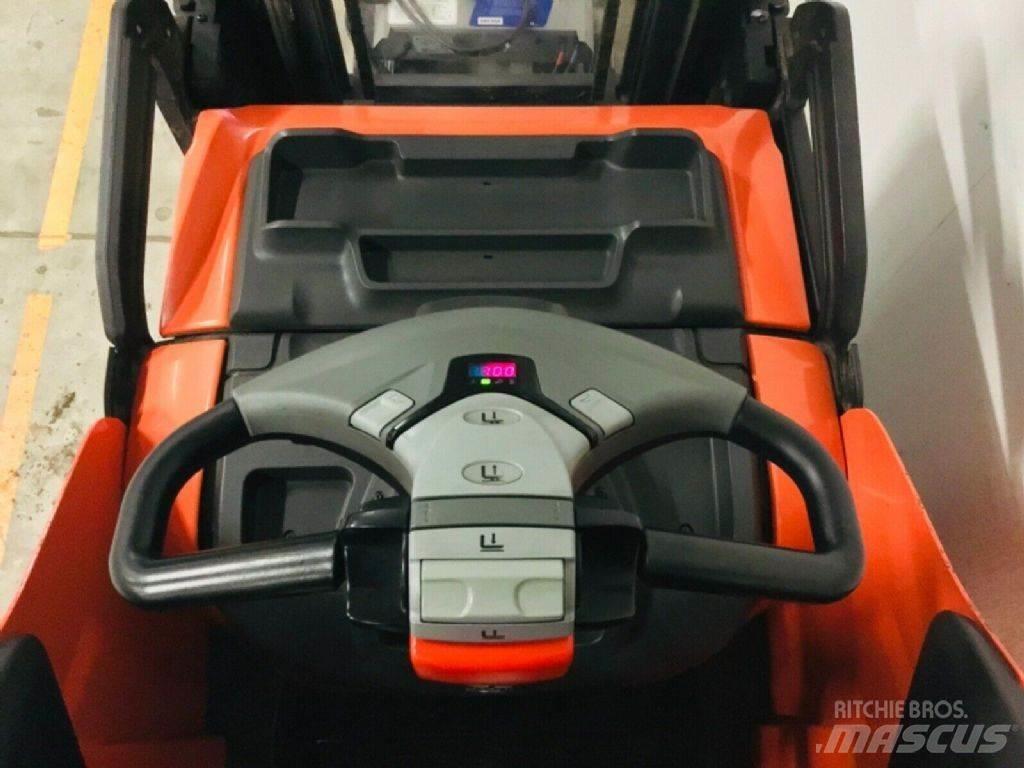 BT SPE200D Ajettavat pinoamisvaunut