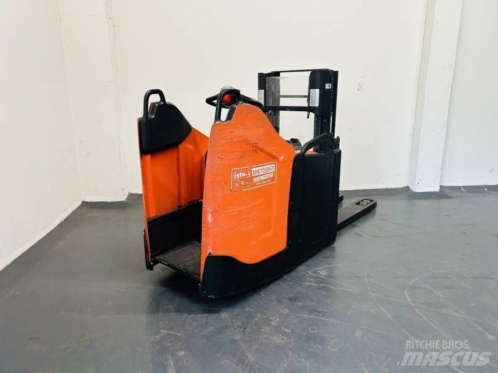 BT SPE200D Ajettavat pinoamisvaunut
