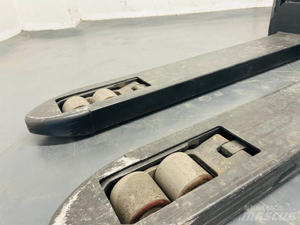 BT SPE200D Ajettavat pinoamisvaunut