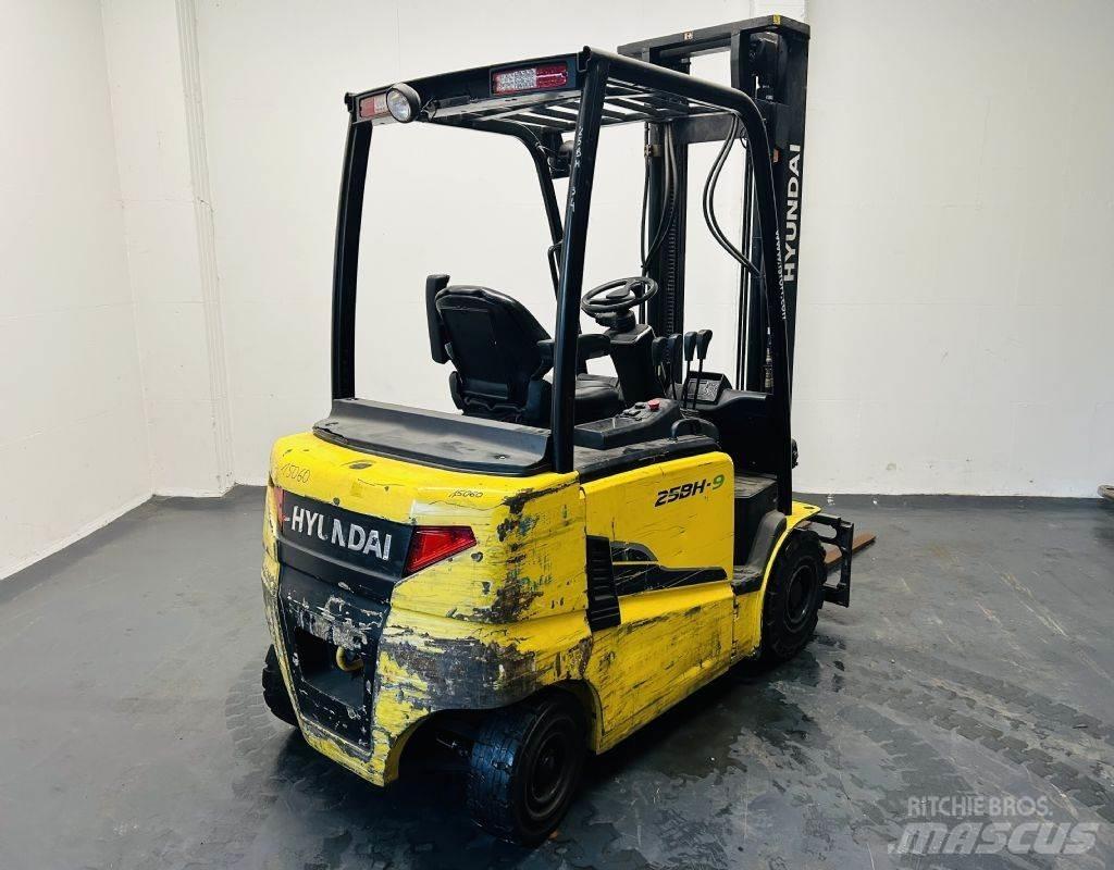Hyundai 25BH-9 Sähkötrukit