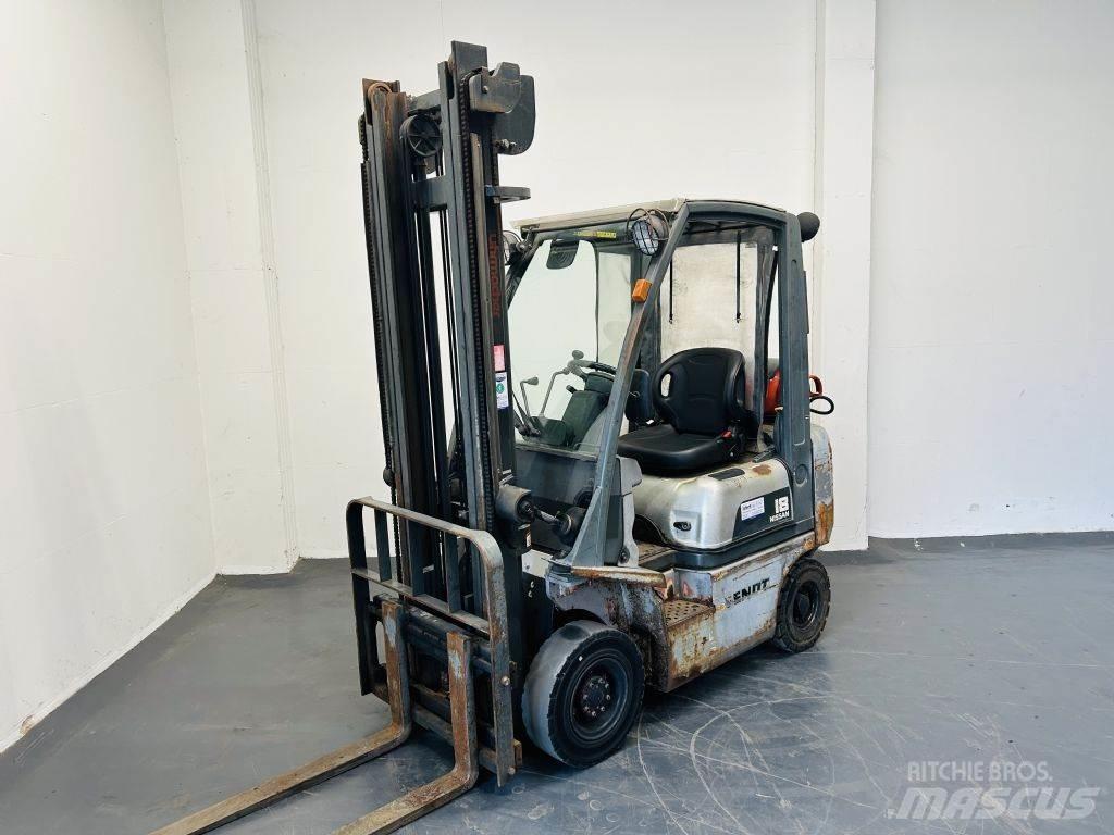 Nissan PD01A18PQ Nestekaasutrukit