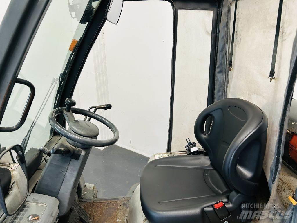 Nissan PD01A18PQ Nestekaasutrukit