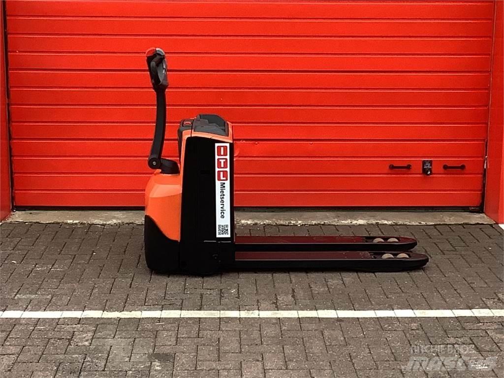 Toyota LWE180 Lavansiirtotrukit