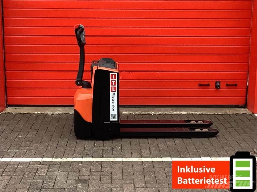 Toyota LWE180 Lavansiirtotrukit
