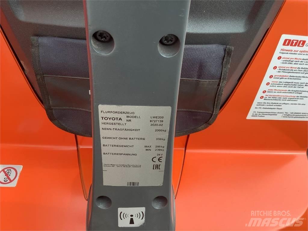 Toyota LWE200 Lavansiirtotrukit