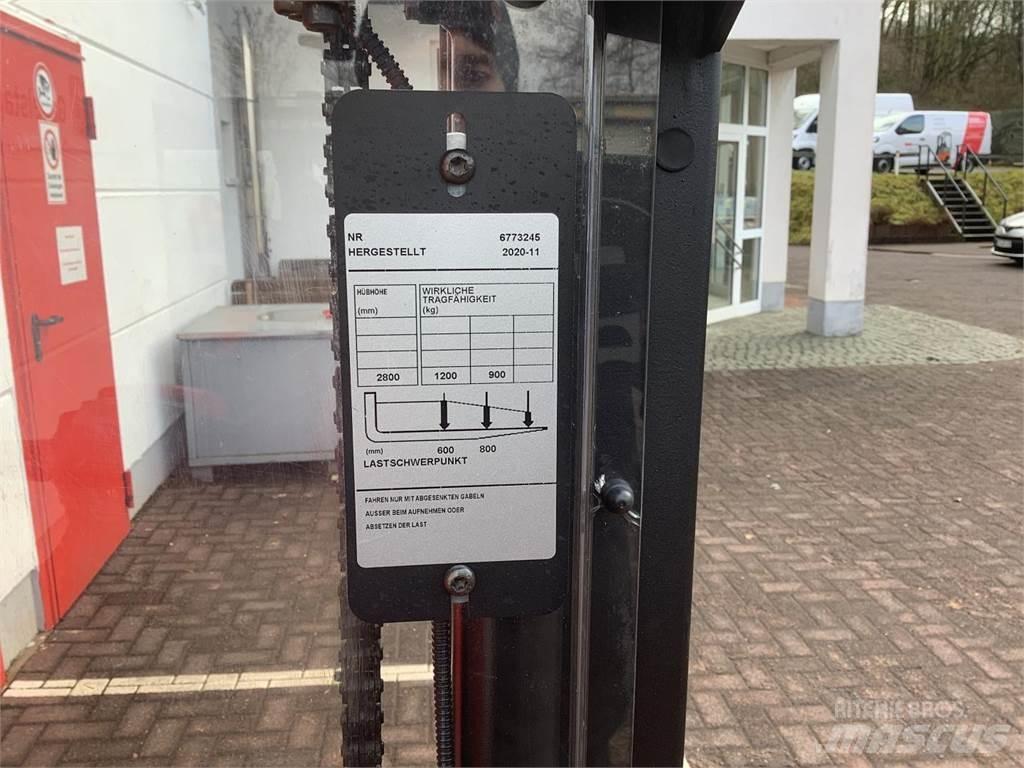 Toyota SPE120 Käyden ajettavat pinoamistrukit