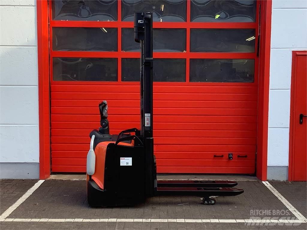 Toyota SPE120L Käyden ajettavat pinoamistrukit