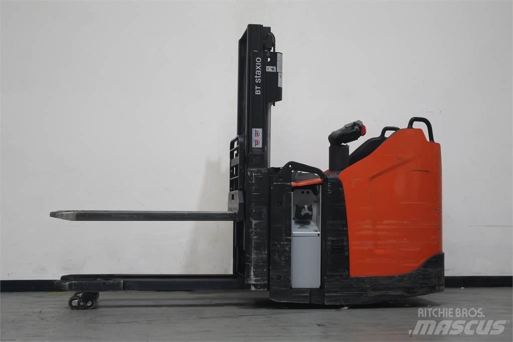 Toyota SPE200D Käyden ajettavat pinoamistrukit