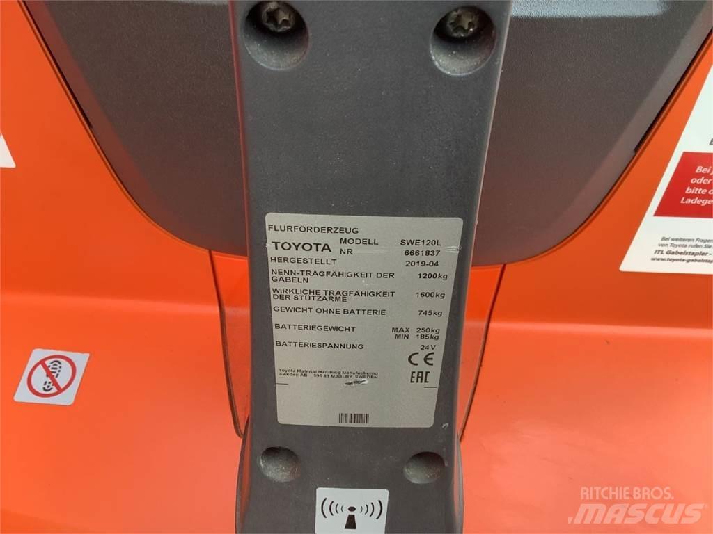 Toyota SWE120L Käyden ajettavat pinoamistrukit