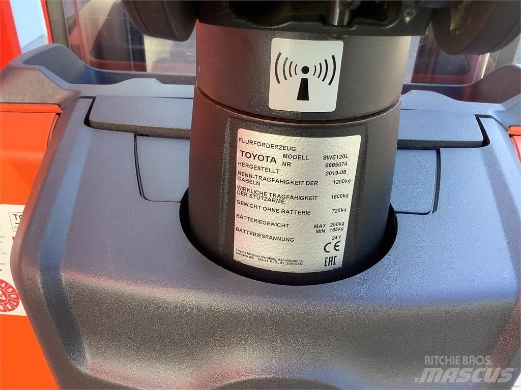 Toyota SWE120L Käyden ajettavat pinoamistrukit