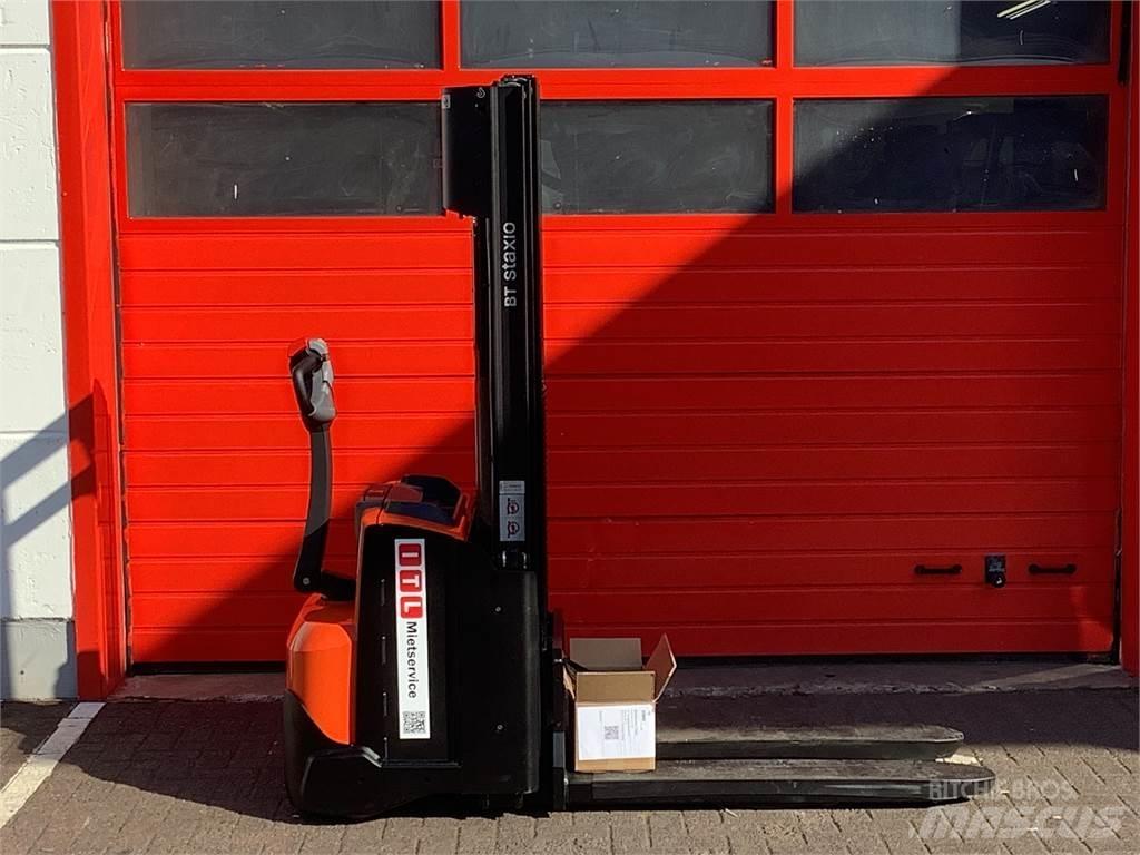 Toyota SWE120L Käyden ajettavat pinoamistrukit