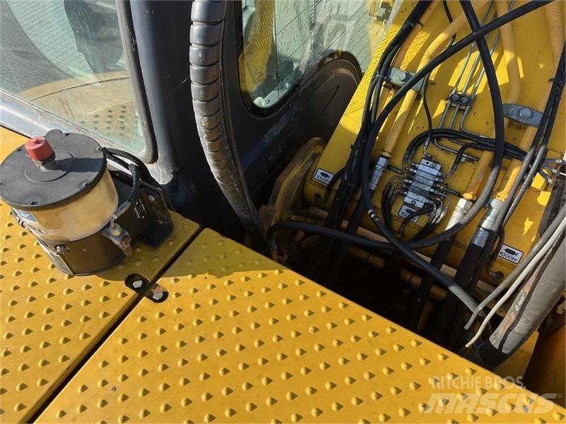 JCB JS220LC Telakaivukoneet