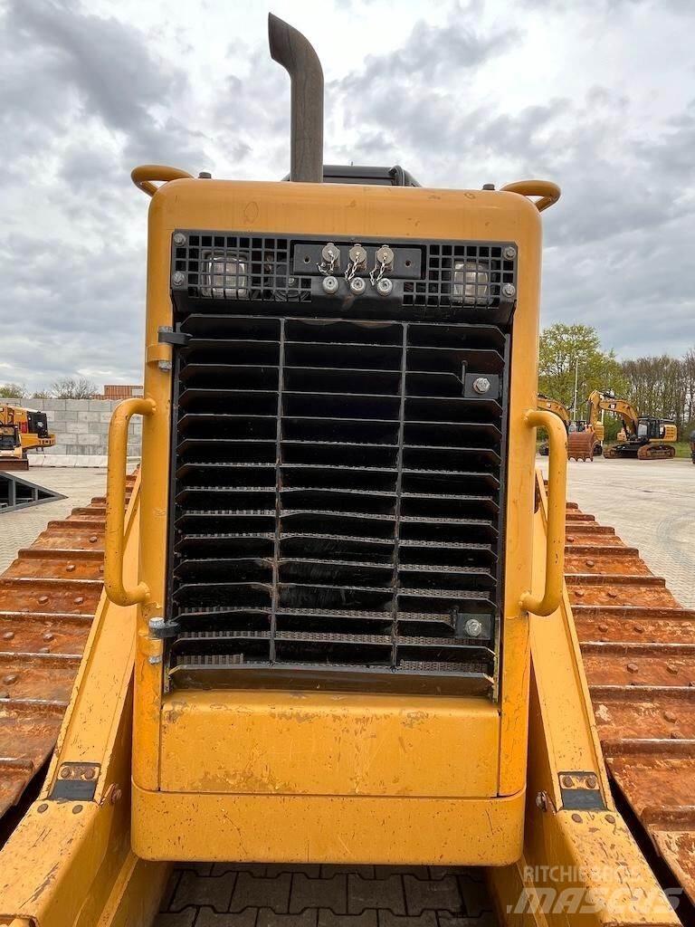 CAT D6N XL Telaketjupuskutraktorit