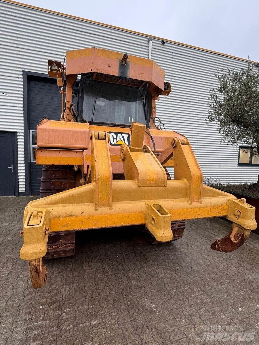 CAT D6T Telaketjupuskutraktorit