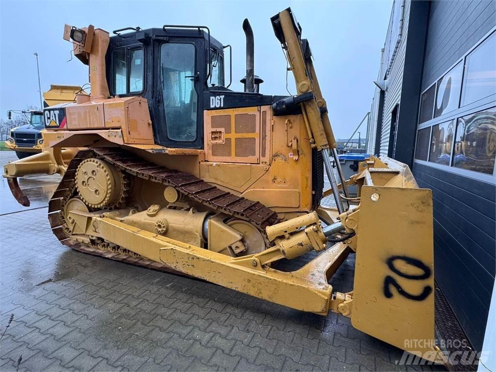 CAT D6T Telaketjupuskutraktorit