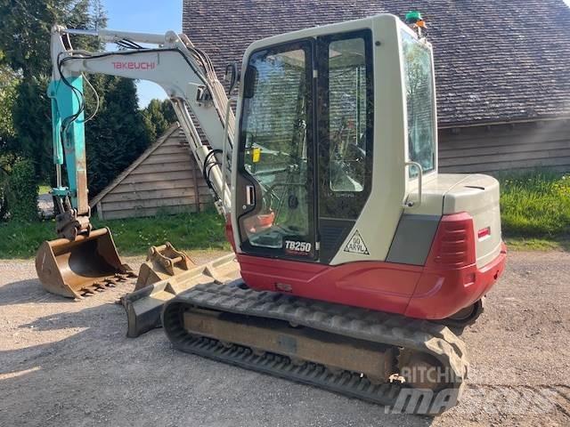 Takeuchi TB250 Midikaivukoneet 7t - 12t