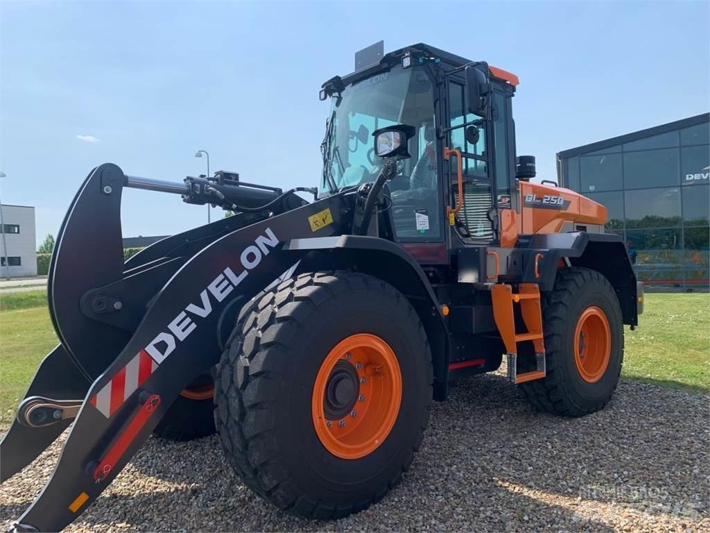 Develon DL250-7 Pyöräkuormaajat