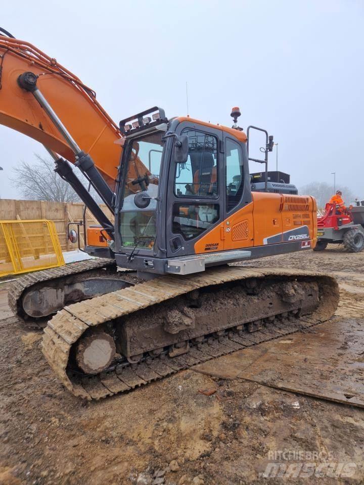 Doosan 255-5 Telakaivukoneet