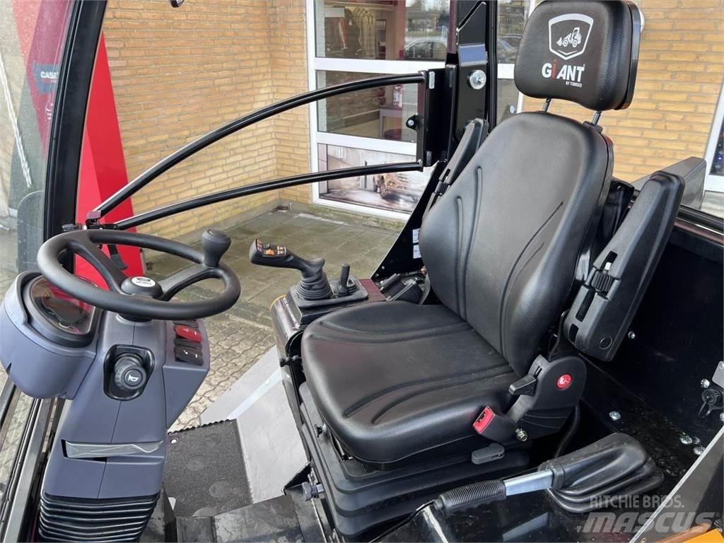 GiANT G3500 Pienkuormaajat