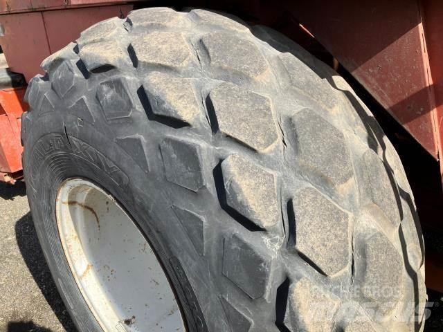 Hesston 4900 Kanttipaalaimet