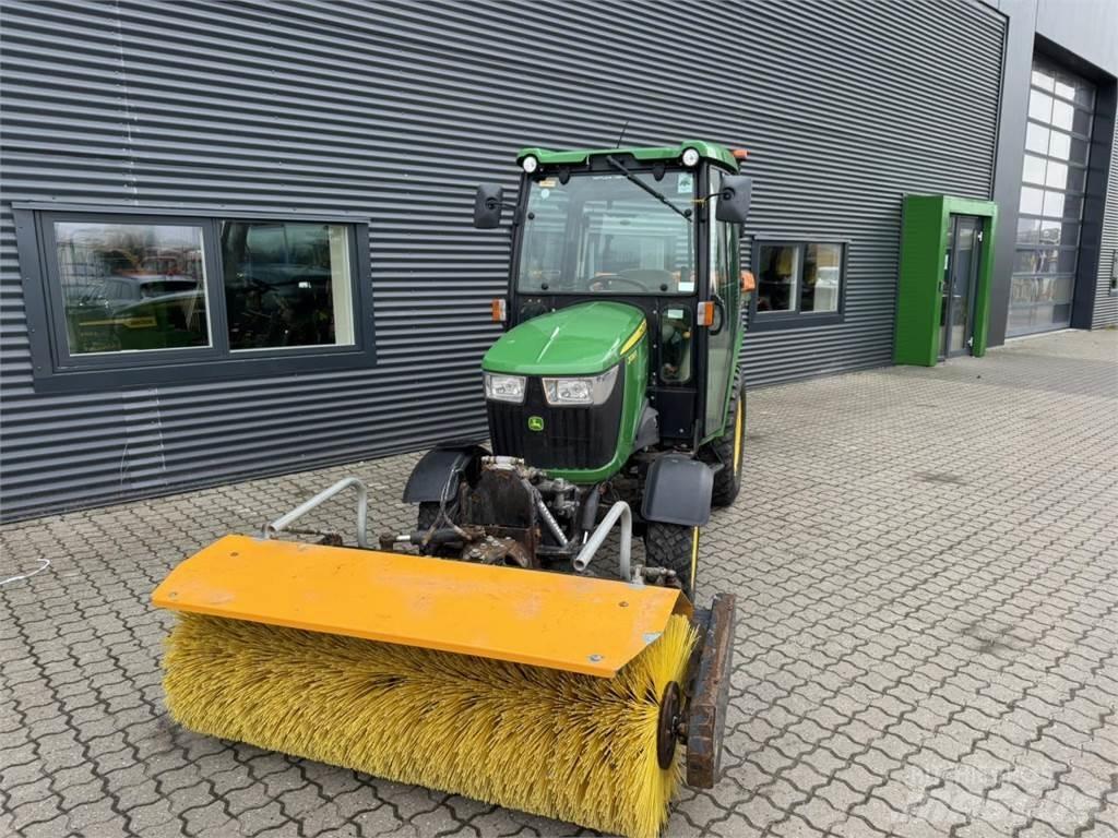 John Deere 2036R Taajamatraktorit
