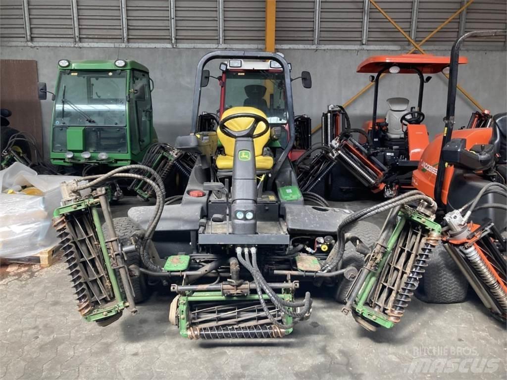 John Deere 3235C Väyläleikkuri